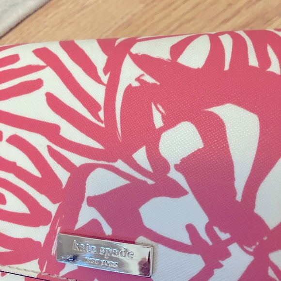 SOLD: Kate Spade Grant Street Sally Peony Palm Crossbody Purse - Picture 2 of 16